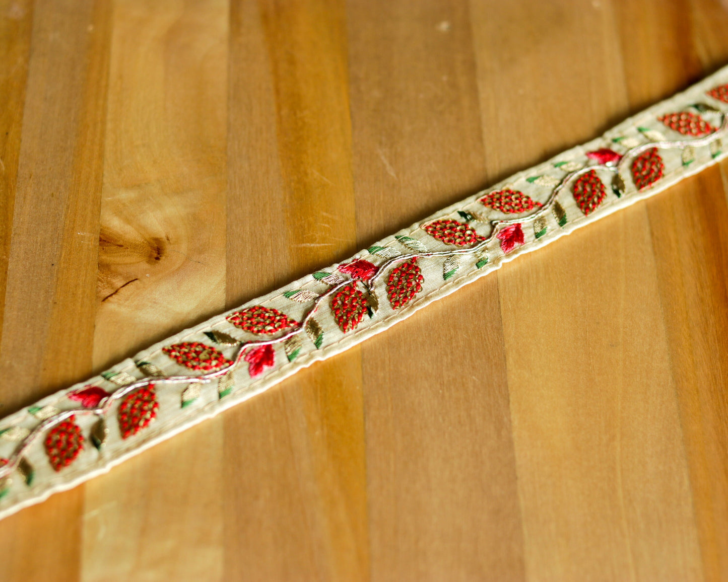 White Red Floral Embroidered Trim,White Floral Border,Floral Embroidery Lace,White Red Gold Lace,Indian Trim,White Saree Border,Price/mtr