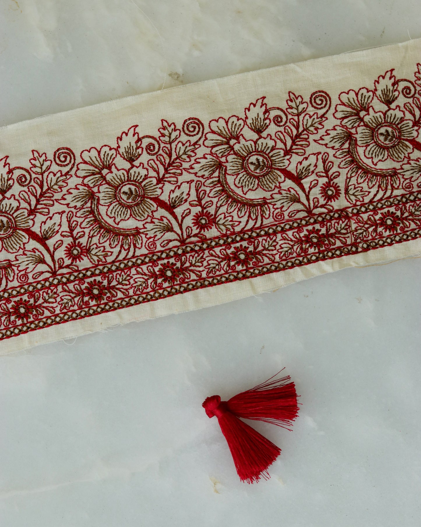 Red White Floral Embroidered Trim,White Floral Border,Madhubani Embroidery Trim,Cream Floral Lace,White Boho Trim,Indian Trim,Price/mtr
