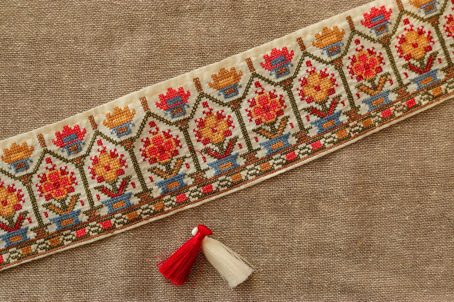 White Red Floral Embroidered Trim,Cross Stitch Embroidery,White Floral Saree Border,Boho Rustic Kashmiri Lace,Indian Fabric Trim,Price/mtr