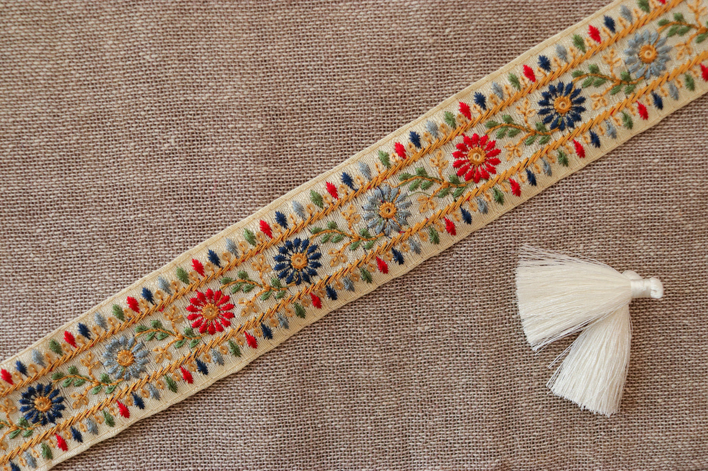 White Red Floral Embroidered Trim,Indian Fabric Embroidered Border,White Floral Lace,White Saree Border,Price/mtr