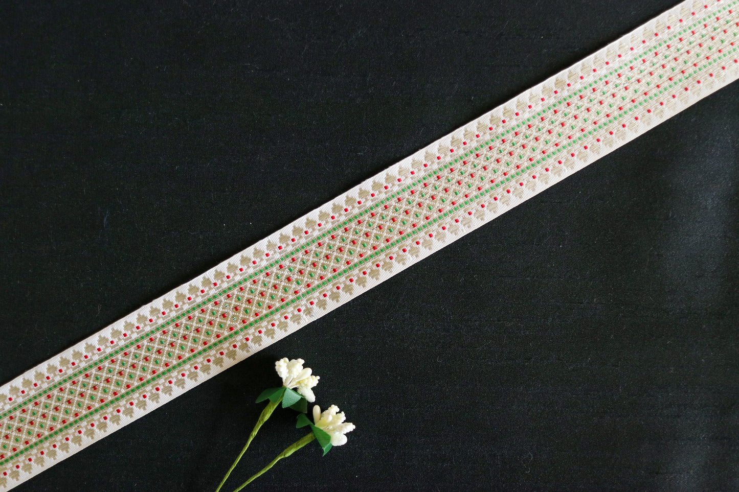 White Gold Floral Jacquard Trim,Brocade Paithani Border,Indian Brocade Lace,White Gold Vintage Trim,White Saree Border,Price/mtr