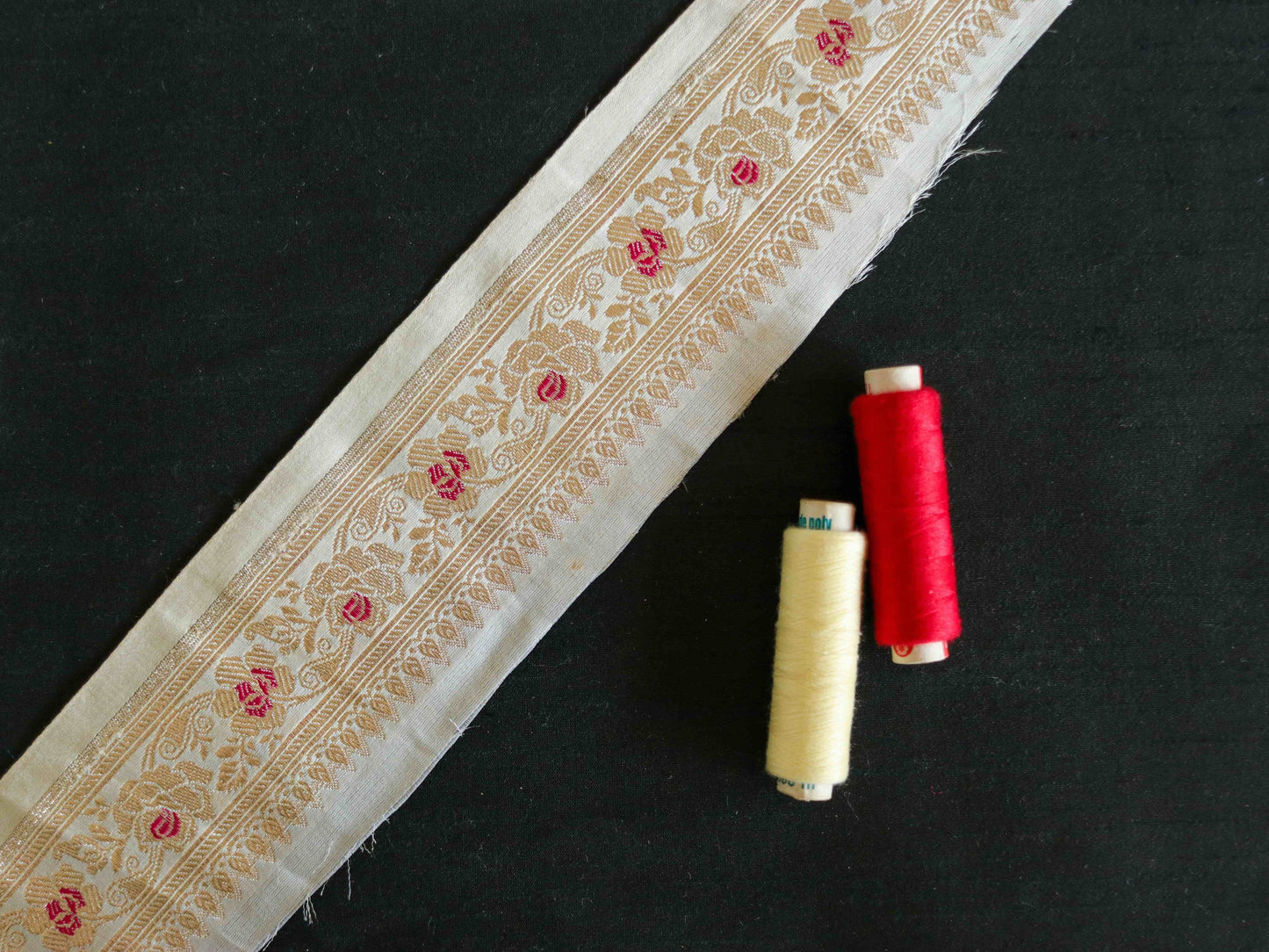White Red Floral Banarasi Trim,Brocade Border,Indian Brocade Lace,Banarasi Saree Border,White Bridal Trim,Price/mtr