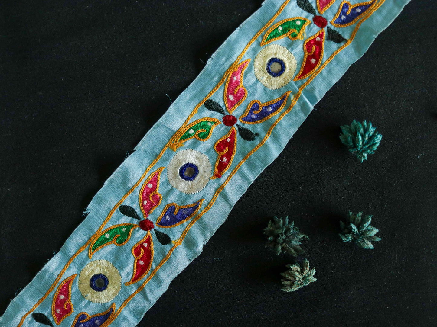 Blue Floral Kutchi Embroidered Trim,Indian Fabric Embroidered Border,Blue White Floral Lace,Floral Saree Border,Price/mtr