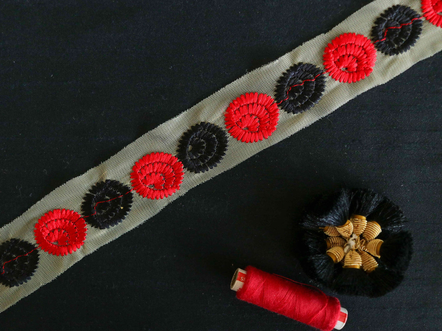 Black Red Floral Phulkari Trim,Embroidered Trim,Indian Fabric Border,Floral Black Red Net Lace,Boho Red Floral Saree Border,Price/mtr