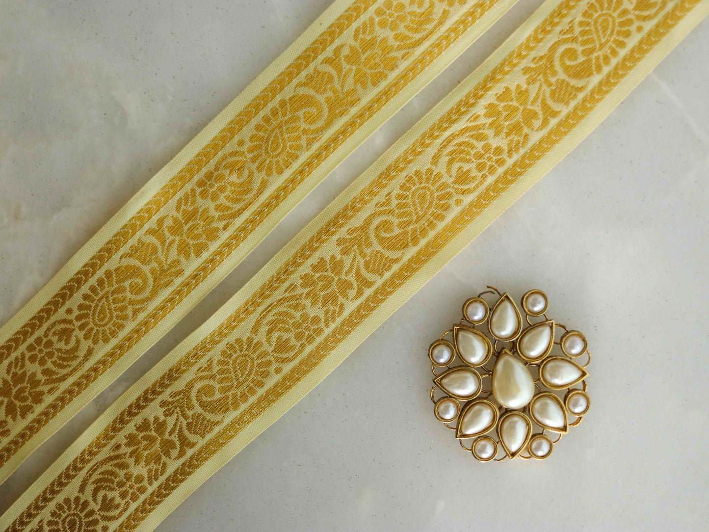 Cream Gold Floral Jacquard Trim,Brocade Paithani Border,Indian Brocade Lace,White Gold Vintage Trim,White Saree Border,Price/mtr