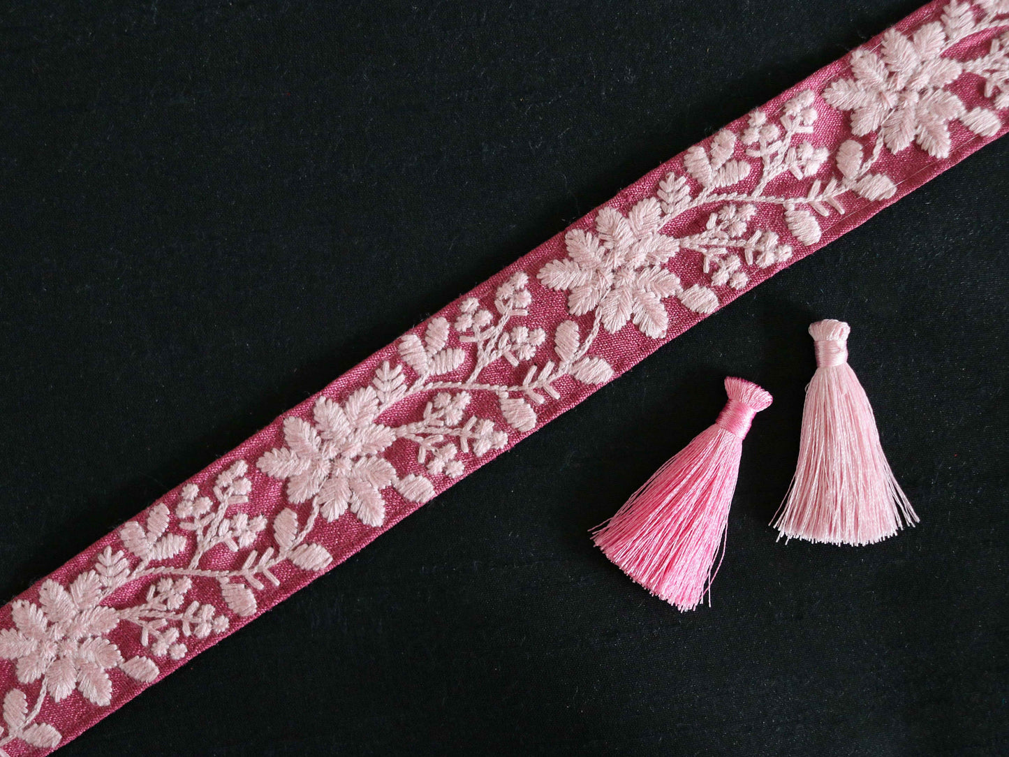 Pink White Floral Embroidered Trim,Indian Fabric Floral Border,Pink Lucknowi Chikankari Lace,Pink Floral Saree Border,Price/mtr
