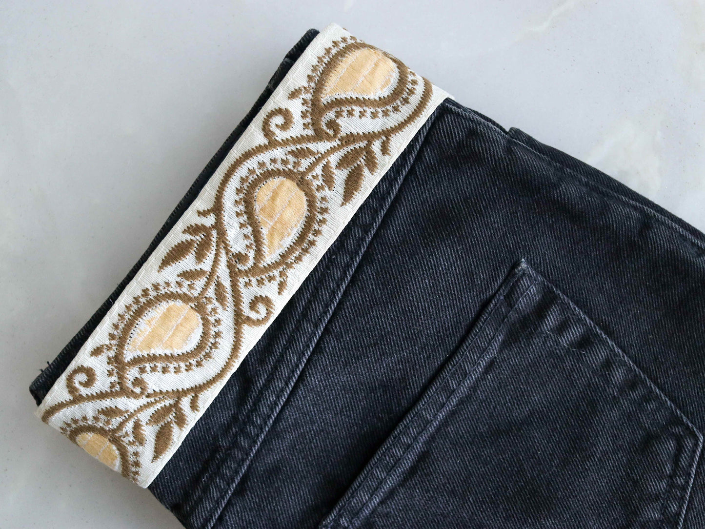 White Brocade Paisley Embroidered Trim, Indian Kashmiri Border, Cream Beige Paisley Floral Lace, White Paisley Saree Border, Price/mtr