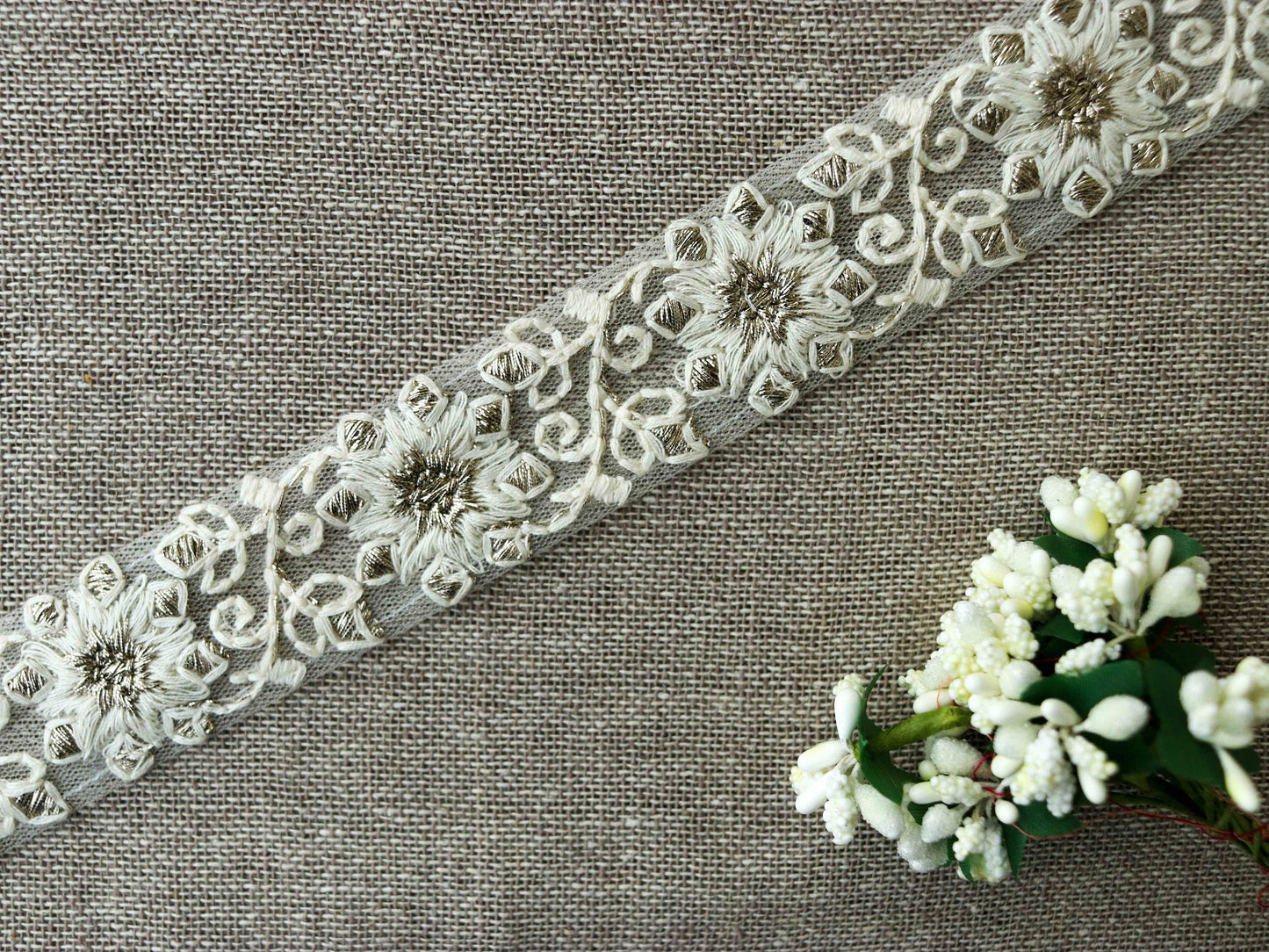 White Gold Floral Embroidered Trim,Indian Fabric Net Border,White Net Floral Lace,White Gold Saree Border,Price/mtr