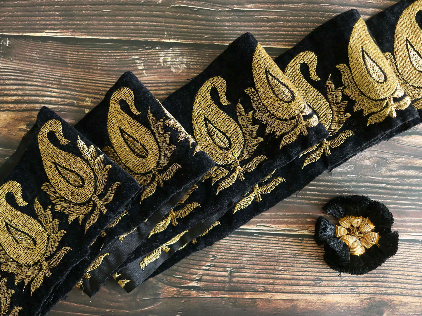 Black Gold Paisley Velvet Trim,Indian Paisley Weave Border,Black Gold Kairi Raw Mango Lace,Velvet Saree Border,Price/mtr