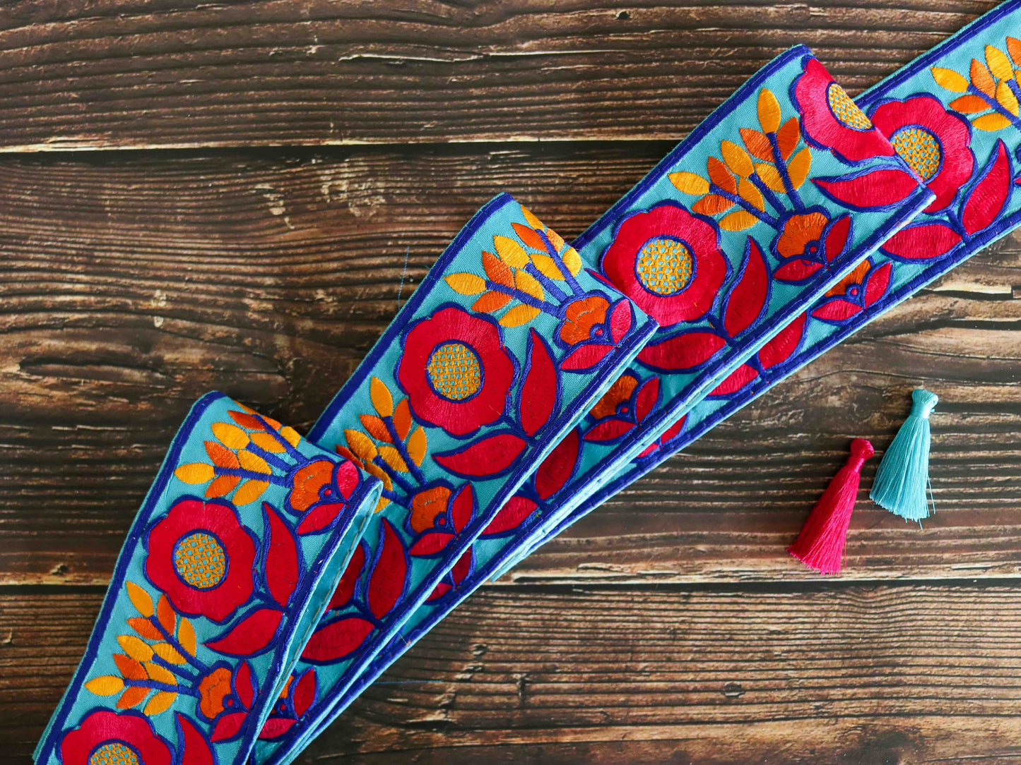 Blue Red Floral Embroidered Trim, Indian Fabric Border, Blue Red Floral Lace, Parsi Embroidery Floral Saree Border, インド刺繍リボン, Price/mtr