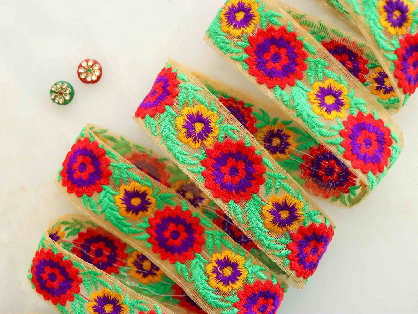 Green Red Floral Embroidered Trim,Green Floral Border,Green Yellow Net Lace,Indian Fabric Trim,Floral Saree Border,インド刺繍リボン,Price/mtr