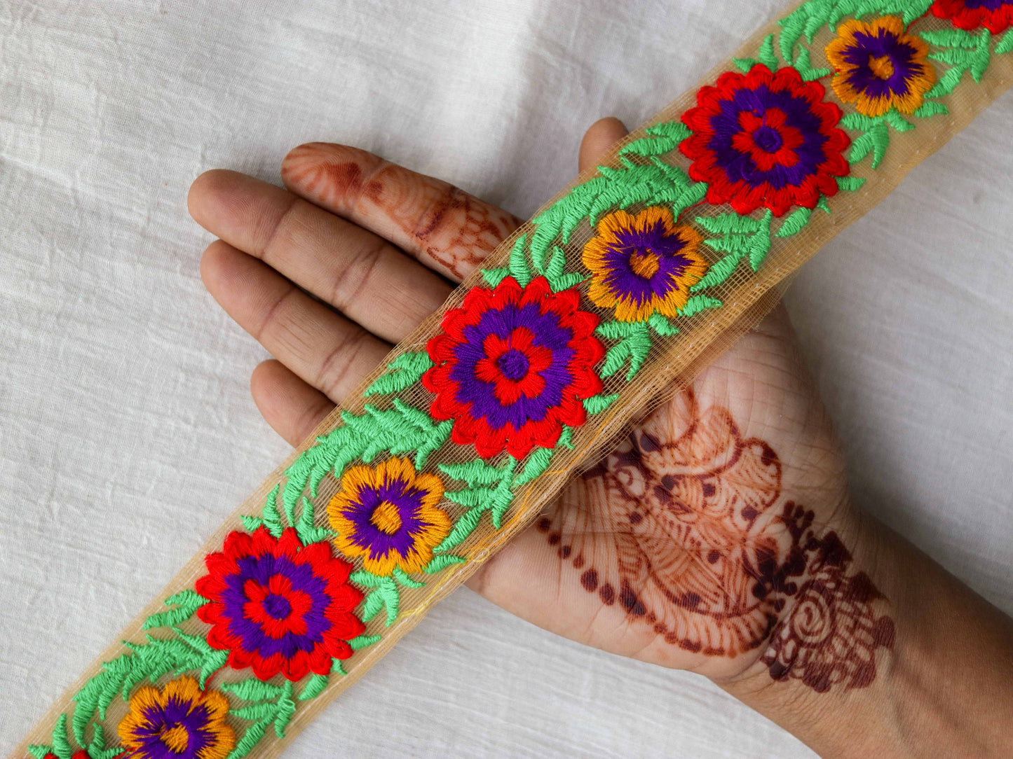 Green Red Floral Embroidered Trim,Green Floral Border,Green Yellow Net Lace,Indian Fabric Trim,Floral Saree Border,インド刺繍リボン,Price/mtr