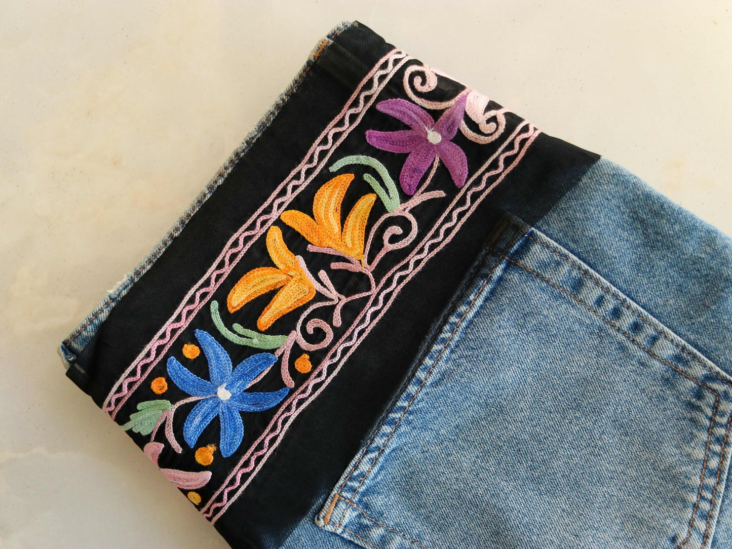 Black Pink Floral Embroidered Trim, Black Pastel Chiffon Kashmiri Border, Floral Lace, Indian Fabric Trim Saree Border,インド刺繍リボン, Price/mtr