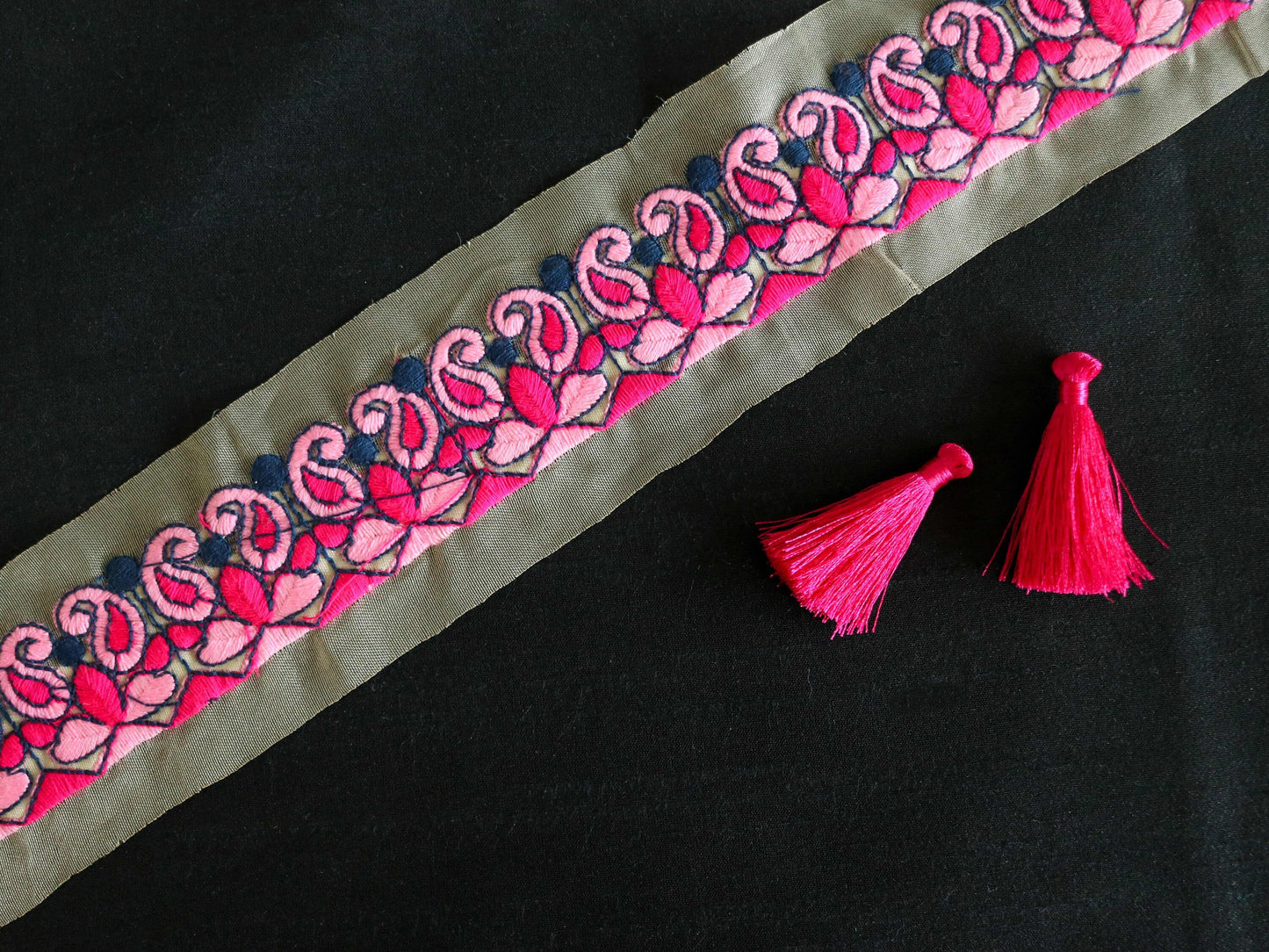 Pink Paisley Net Embroidered Trim,Indian Fabric Net Paisley Border,Pink Net Lace,Paisley Saree Border,Price/mtr