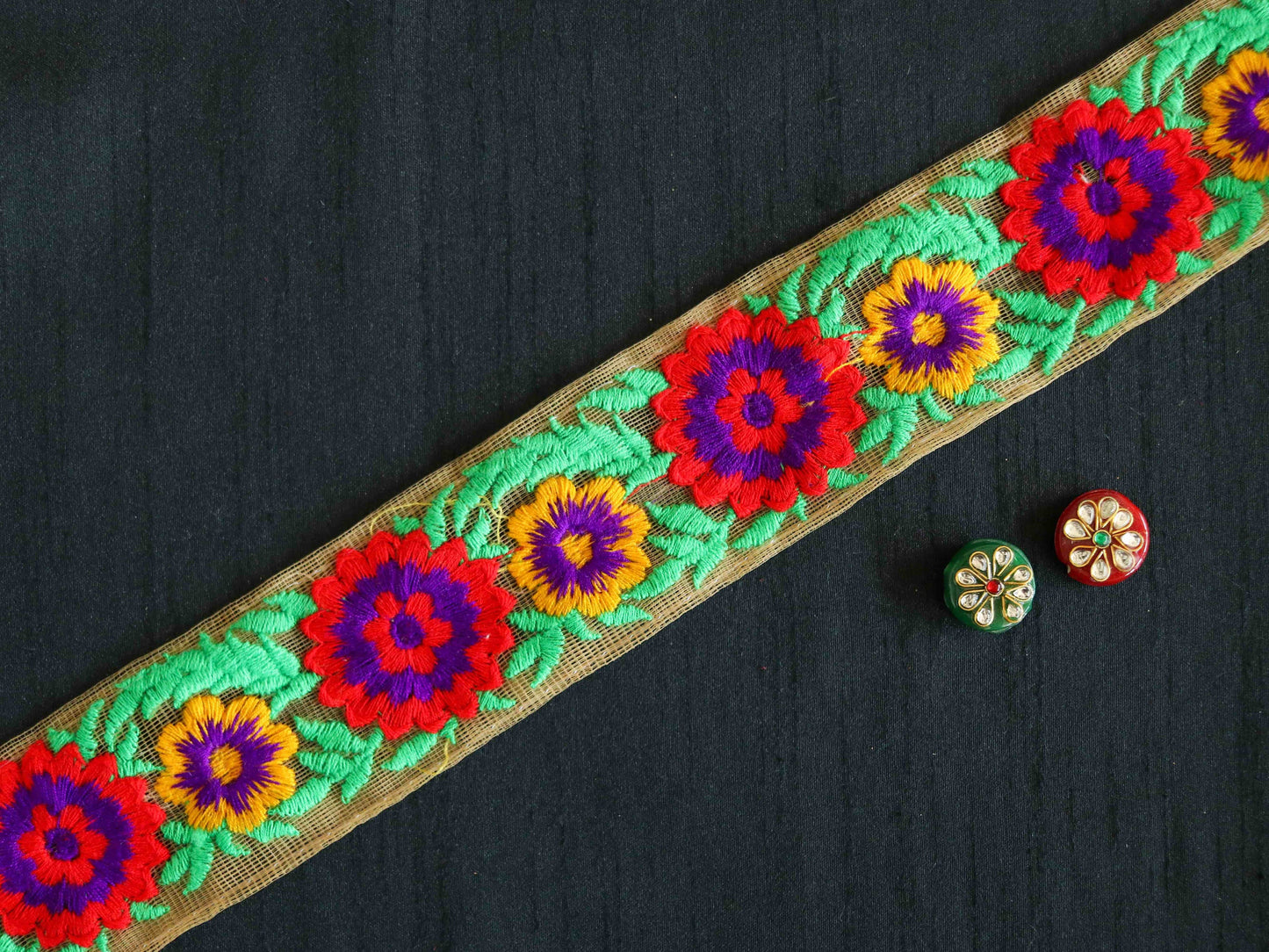 Green Red Floral Embroidered Trim,Green Floral Border,Green Yellow Net Lace,Indian Fabric Trim,Floral Saree Border,インド刺繍リボン,Price/mtr