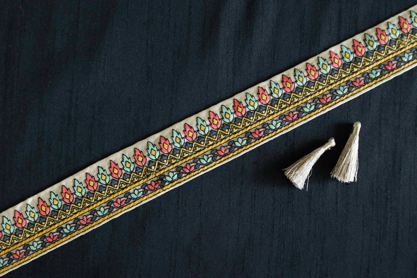 White Teal Pastel Floral Trim,Embroidered Peach Off-white Kashmiri Lace,Boho Rustic Trim,Indian Fabric Trim,White Saree Border,Price/mtr