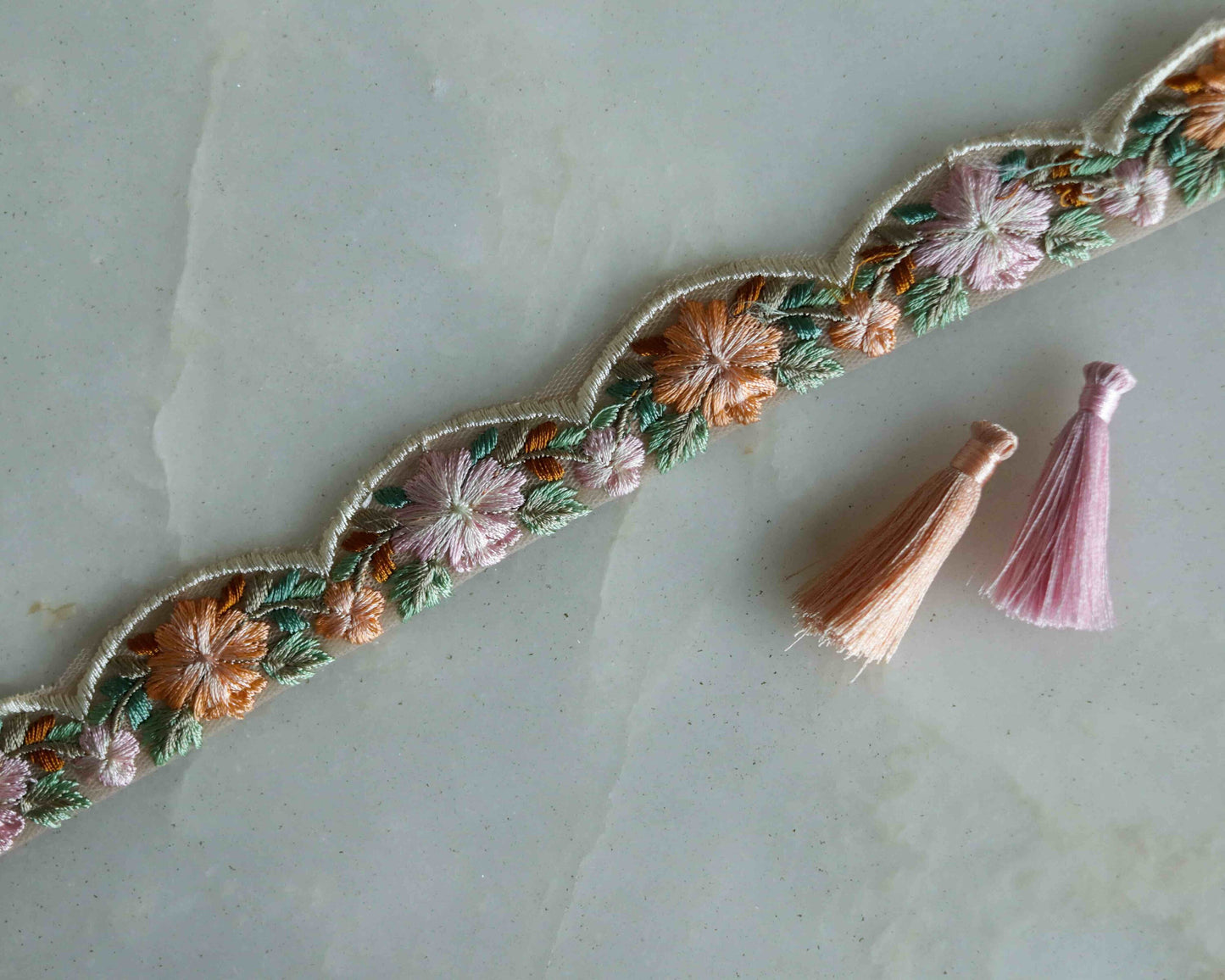 Floral Scallop Embroidered Net Trim,Peach Fuzz White Net Border,Cutwork Floral Net Lace,Indian Fabric Trim,Floral Saree Border,Price/mtr