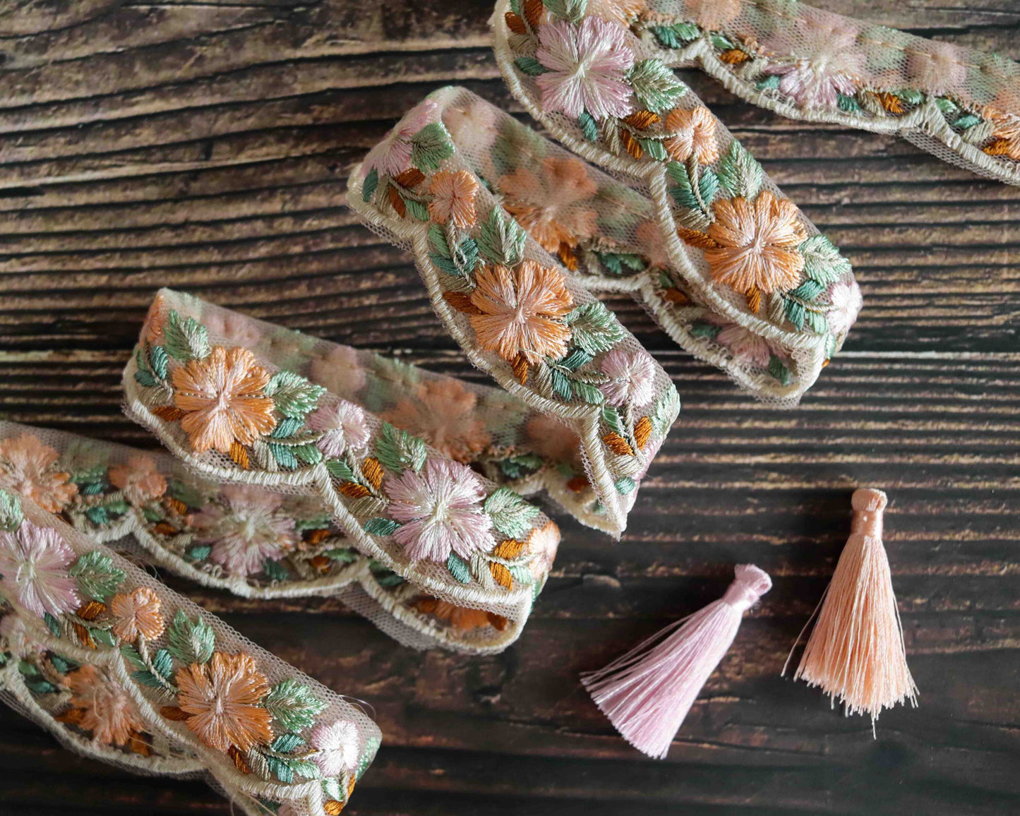 Floral Scallop Embroidered Net Trim,Peach Fuzz White Net Border,Cutwork Floral Net Lace,Indian Fabric Trim,Floral Saree Border,Price/mtr