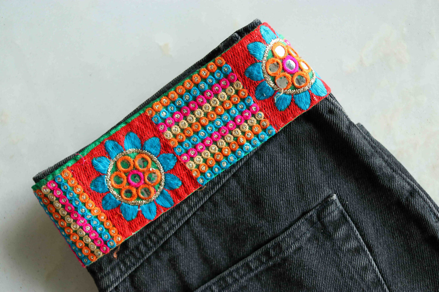 Boho Red Blue Embroidered Trim, Indian Kutchi Handmade Sequin Red Gold Green Rasta Lace, Tribal Hippie Saree Border, インド刺繍リボン, Price/mt