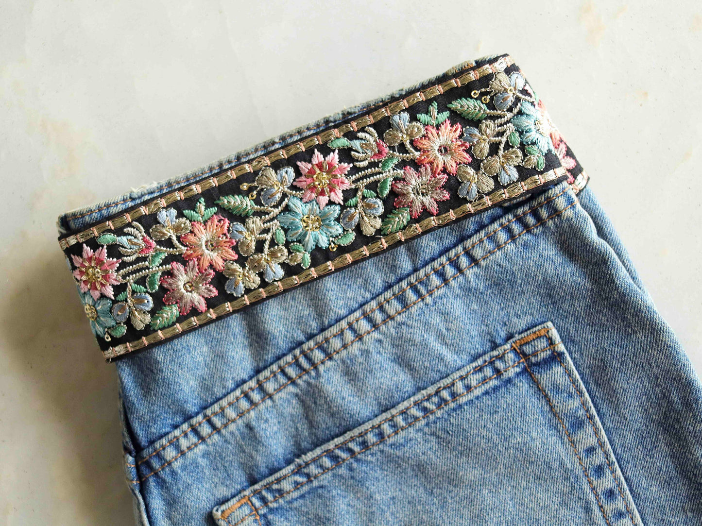 Black Pink Floral Embroidered Trim, Kashmir Embroidery, Blue Saree Border, Boho Rustic Designer Lace, Indian Fabric, インド刺繍リボン, Price/mtr