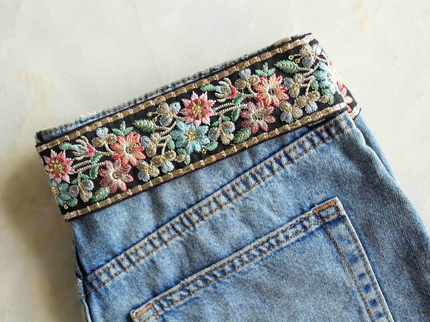 Black Pink Floral Embroidered Trim, Kashmir Embroidery, Blue Saree Border, Boho Rustic Designer Lace, Indian Fabric, インド刺繍リボン, Price/mtr