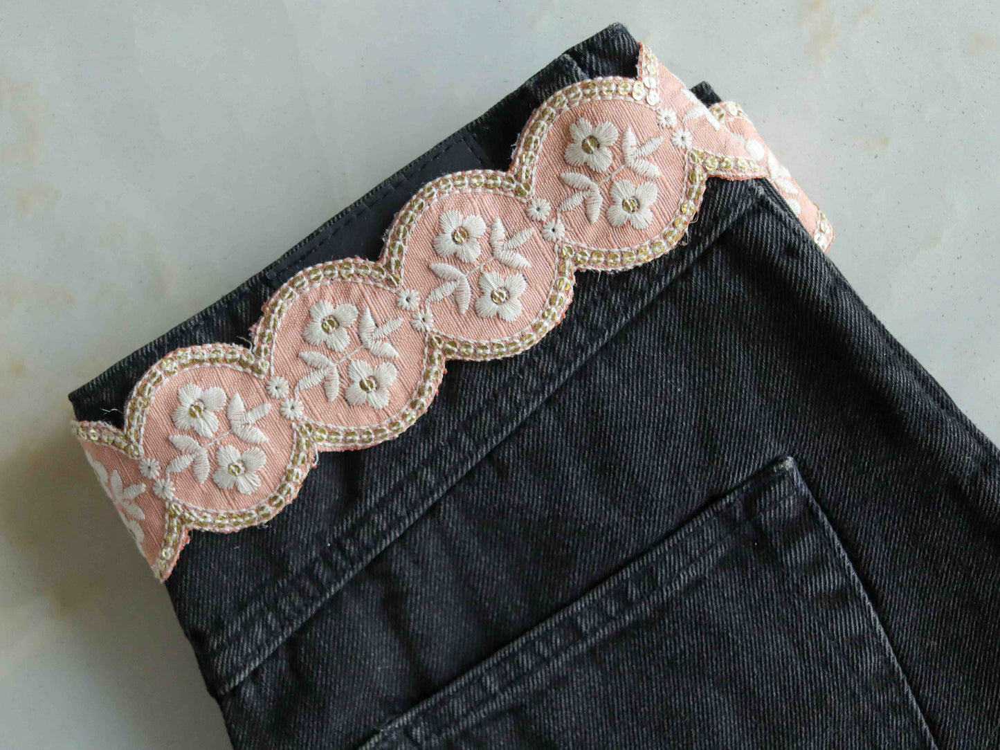 Peach White Scallop Embroidered Trim,Pastel Peach Fuzz Floral Border,Pink Cutwork Lace,Round Saree Border,Indian Fabric Trim,Price/mtr