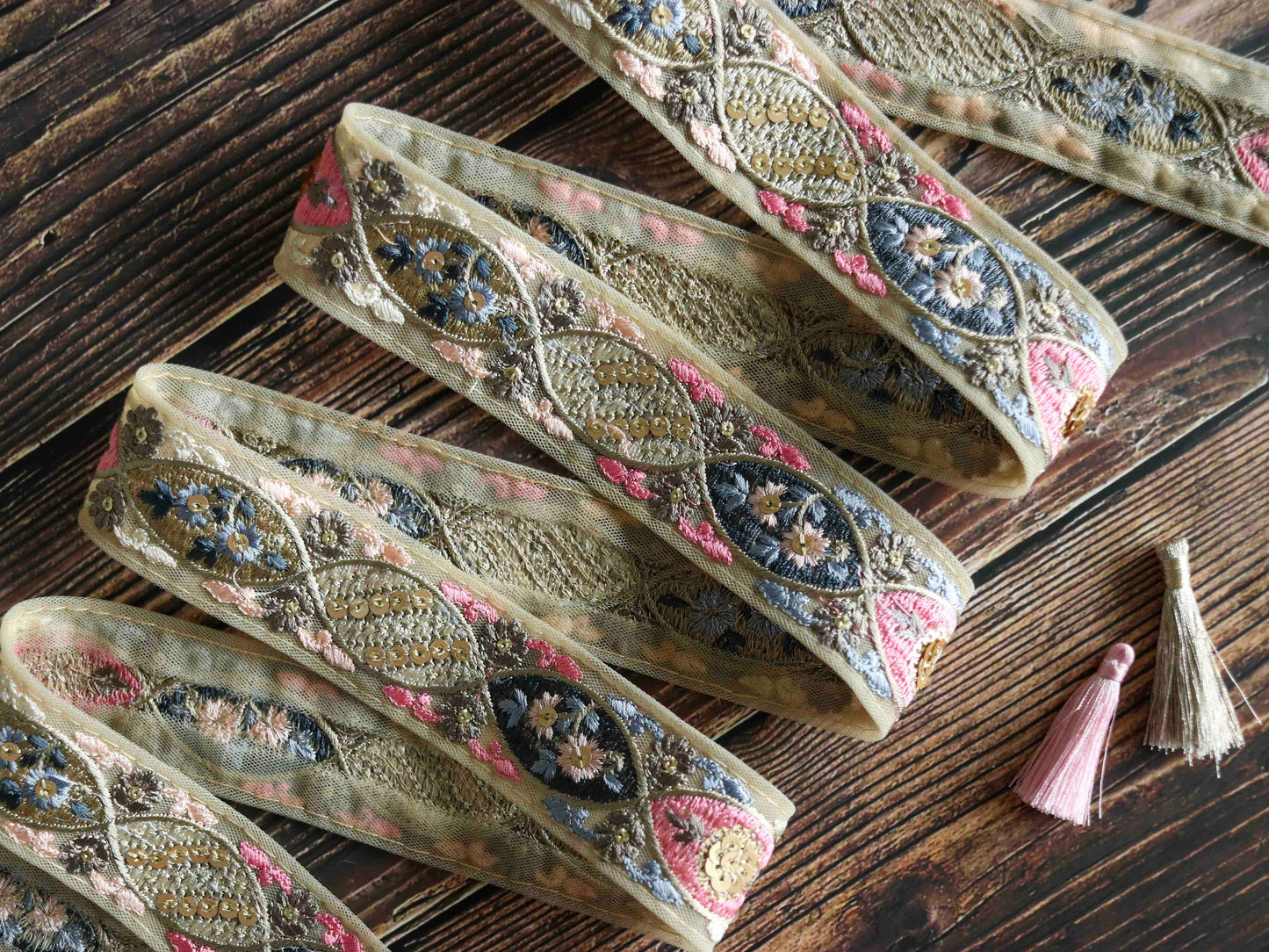 Pink Pastel Patchwork Embroidered Trim, Multicolour Boho Beige Zari Sequin Net Patchwork Lace,Indian Saree Border, インド刺繍リボン, Price/mtr