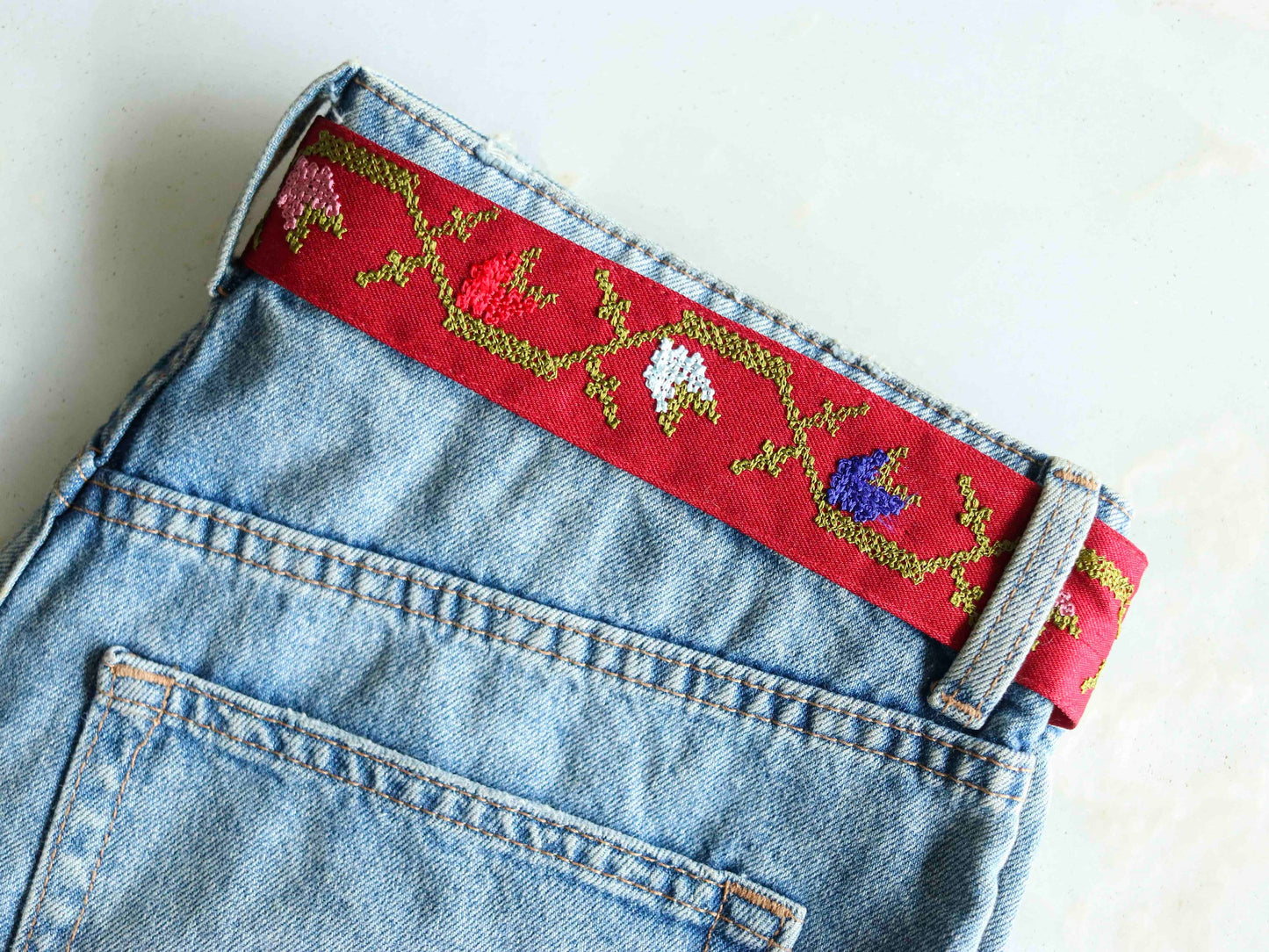 Red Floral Embroidered Trim, Cross Stitch Floral Border, Red Pink Lace, Kashmiri Saree Border, Boho Indian Fabric Trim, インド刺繍リボン, Price/mtr