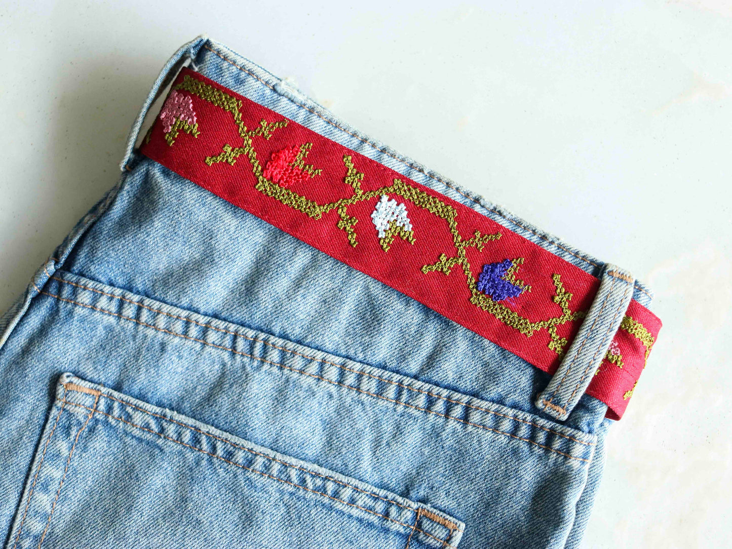 Red Floral Embroidered Trim, Cross Stitch Floral Border, Red Pink Lace, Kashmiri Saree Border, Boho Indian Fabric Trim, インド刺繍リボン, Price/mtr