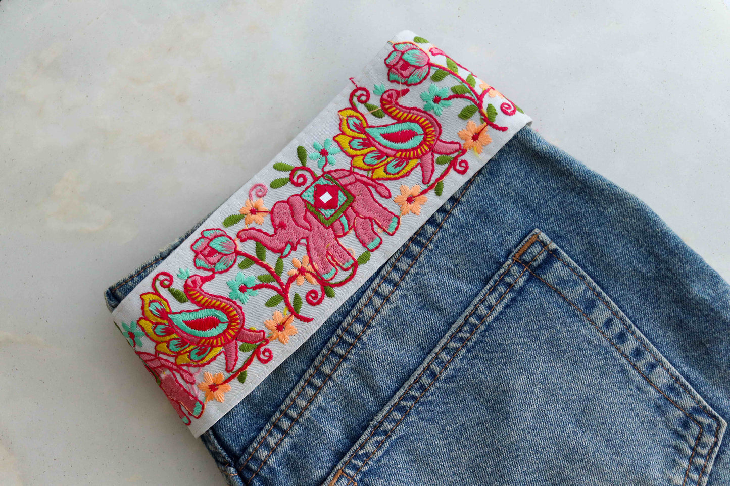 White Pink Elephant Peacock Trim,Embroidered Elephant Border,Royal Indian Designer Lace,Animal Bird Floral Saree Border, インド刺繍リボン, Price/mtr