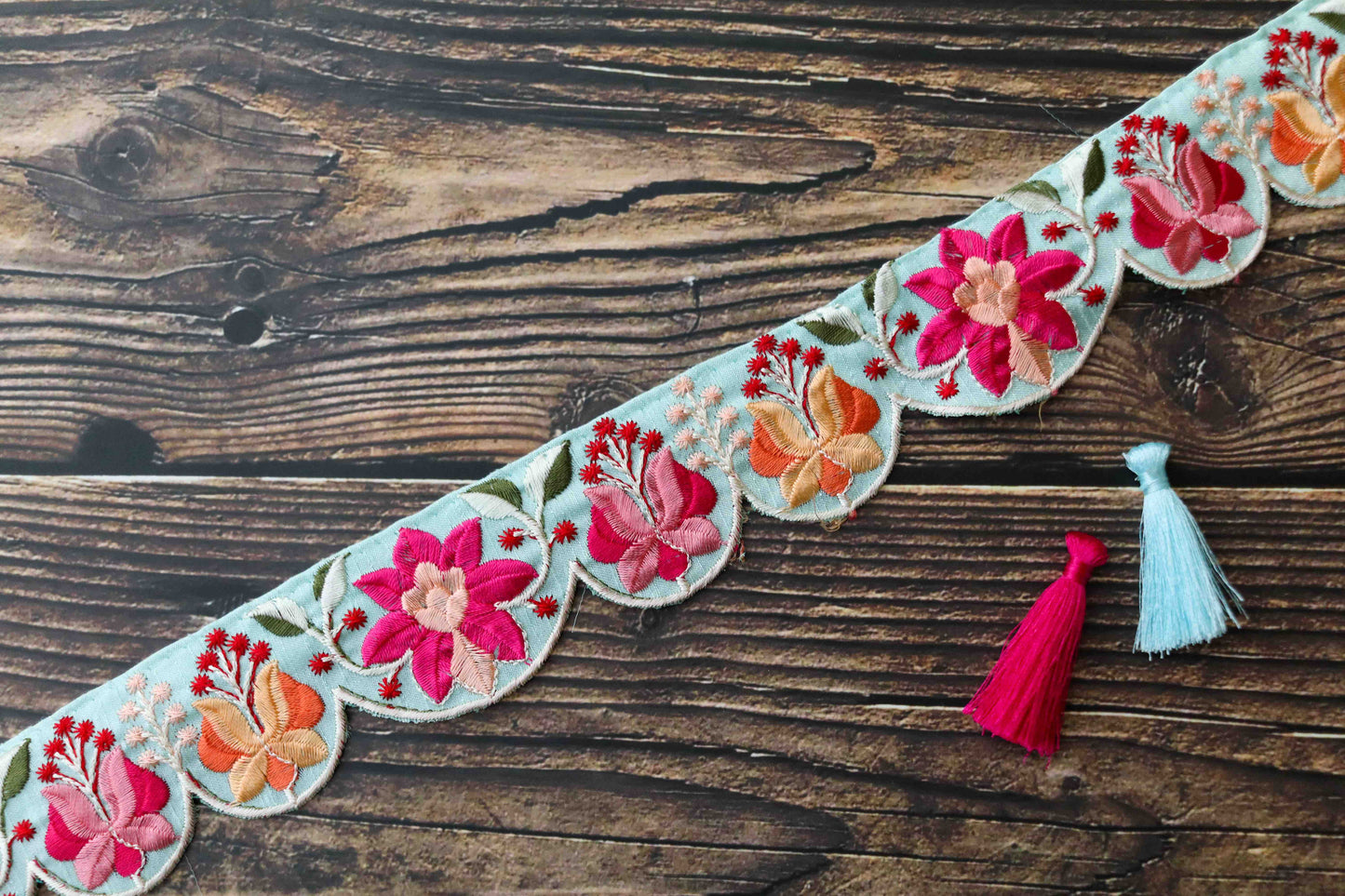 Blue Pink Scallop Floral Trim,Blue Embroidered Floral Border,Blue Floral Lace,Cutwork Saree Border,Indian Fabric Trim,インド刺繍リボン,Price/mtr