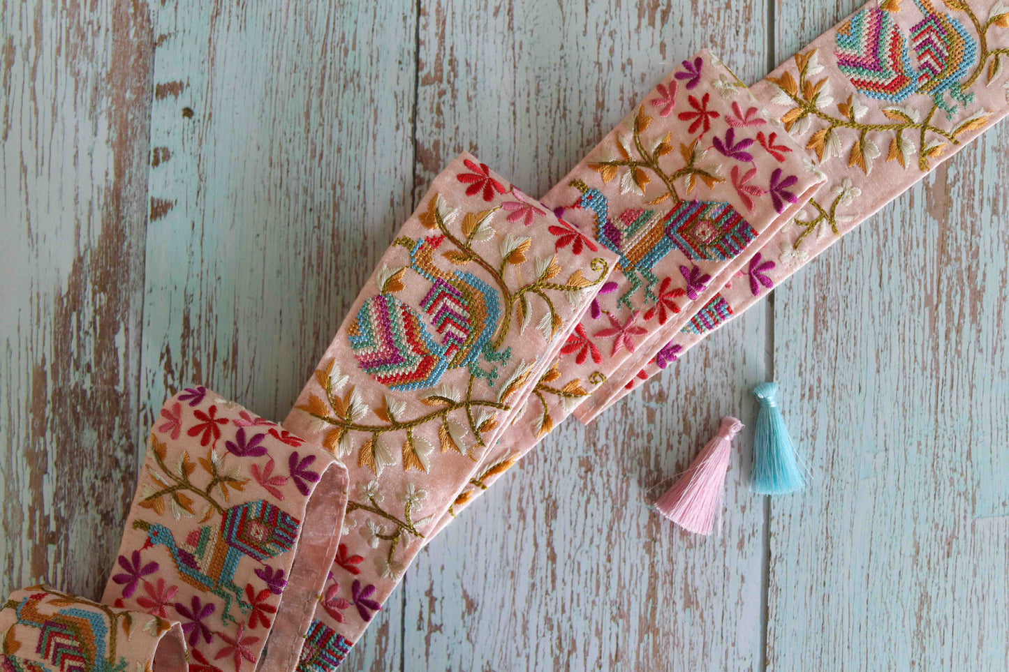 Pink Floral Peacock Embroidered Trim,Cross Stitch Embroidery Border,Rustic Pink Kashmiri Lace,Peacock Saree Border, インド刺繍リボン, Price/mtr