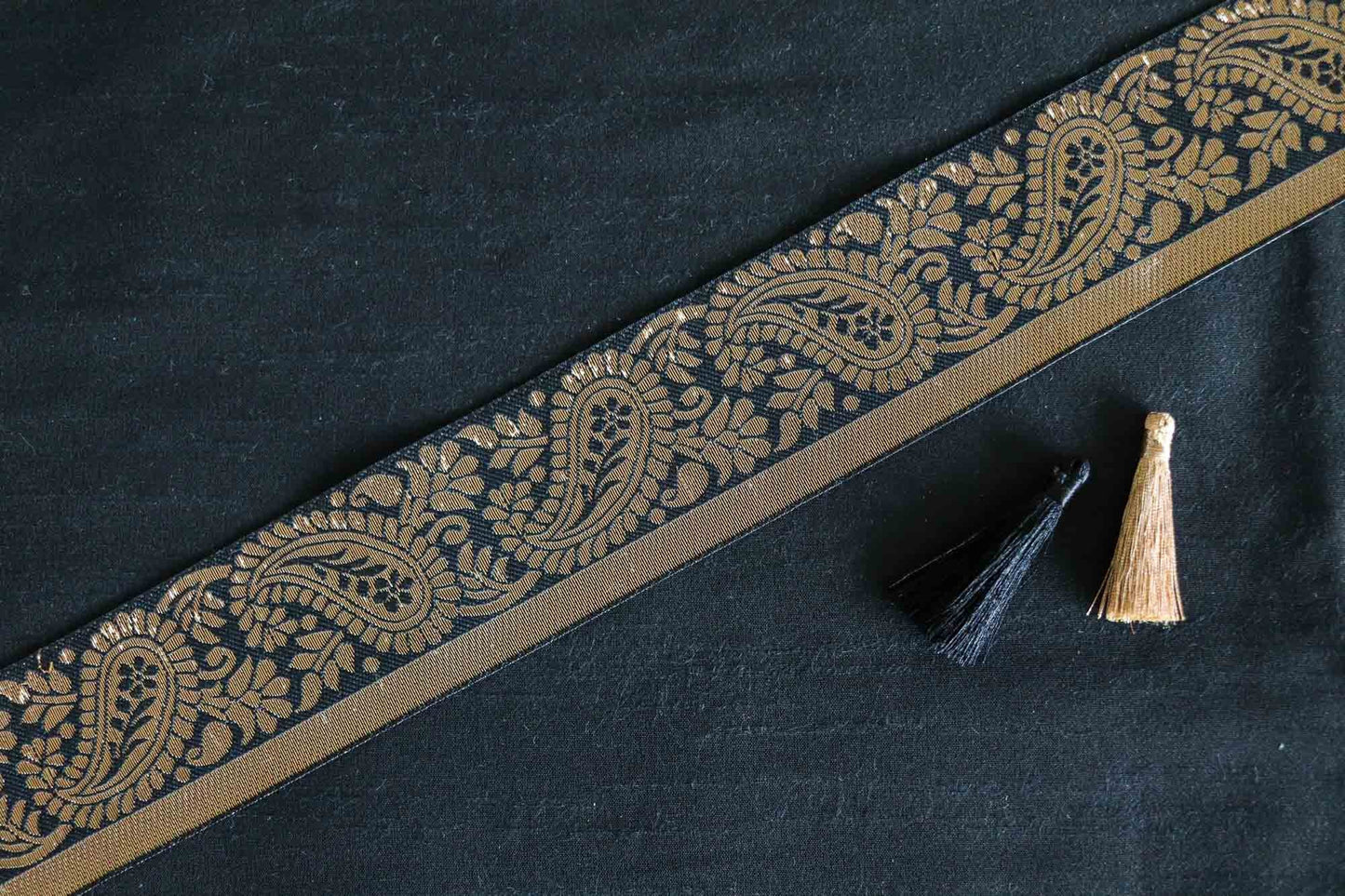Black Gold Floral Brocade Trim, Jacquard Paisley Border, Indian Brocade Lace, Black Gold Vintage Trim, Black Saree Border, Price/mtr