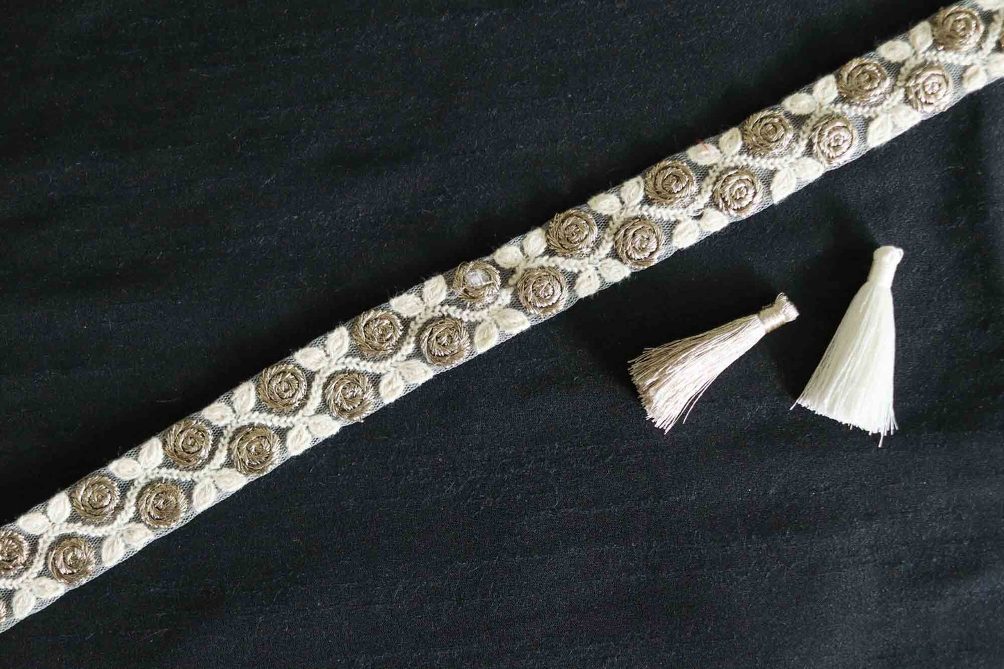 White Silver Floral Embroidered Trim,Indian Fabric Net Border,White Net Floral Lace,White Silver Saree Border,Price/mtr