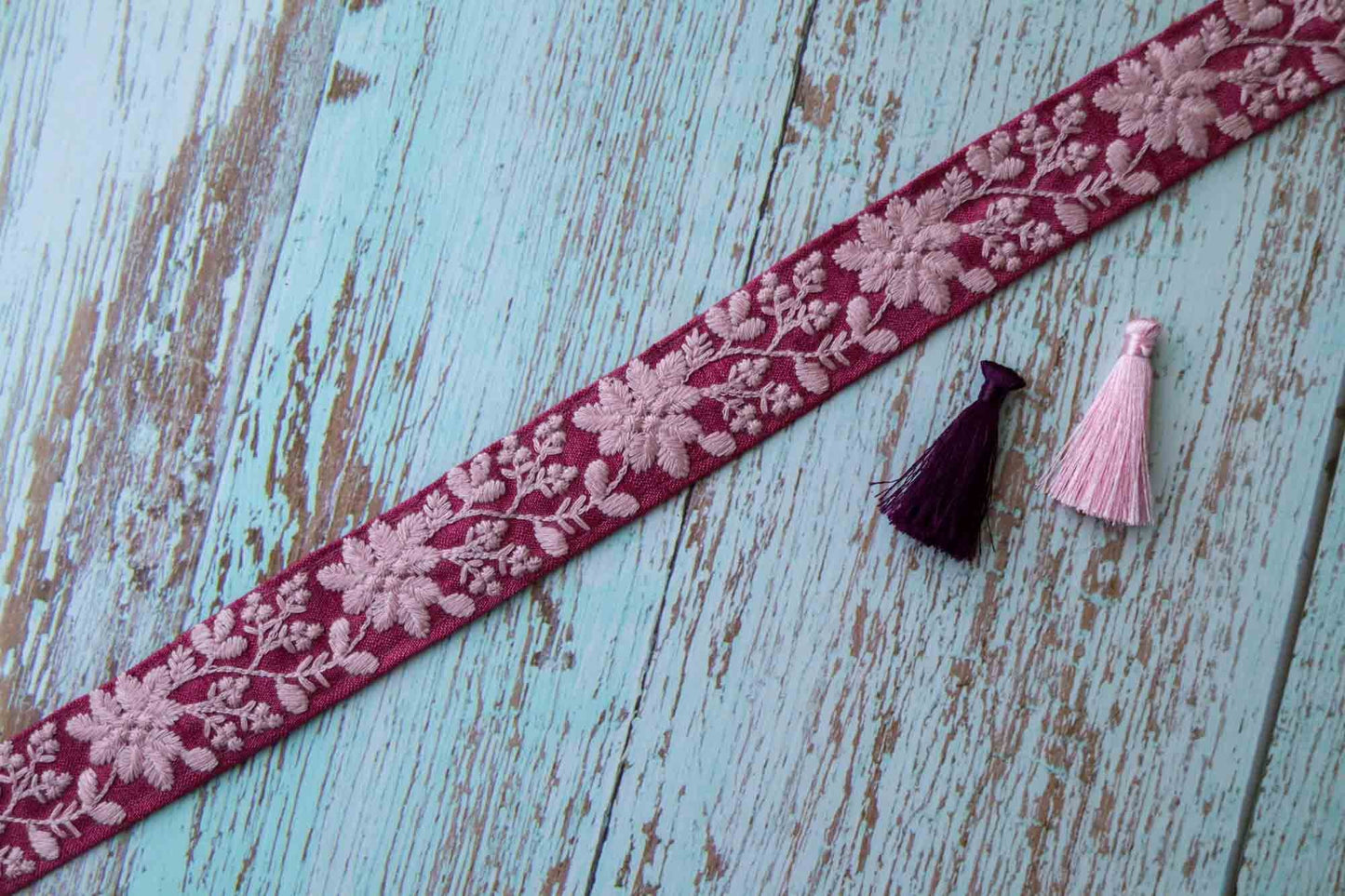 Pink White Floral Embroidered Trim,Pastel Pink Floral Border,Pink Floral Lace,Indian Fabric Trim, Parsi Saree Border,Price/mtr, インド刺繍リボン