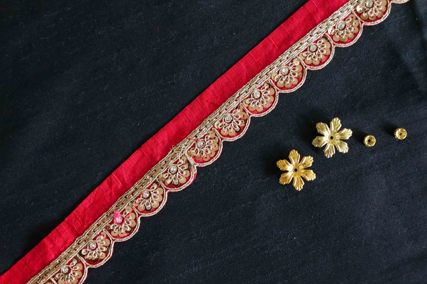 Pink Gold Scallop Embroidered Trim,Cutwork Gold Zari Sequin Border,Bridal Designer Lace,Pink Gold Floral Saree Border,インド刺繍リボン, Price/mtr