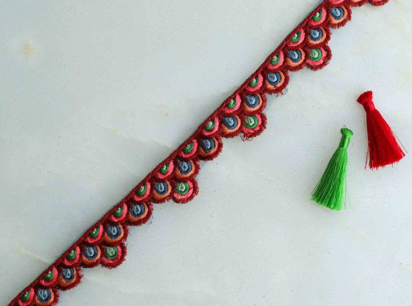 Red Maroon Floral Scallop Trim,Burgundy Embroidered Border,Berry Floral Lace,Cutwork Saree Border,Indian Fabric Trim,インド刺繍リボン,Price/mtr