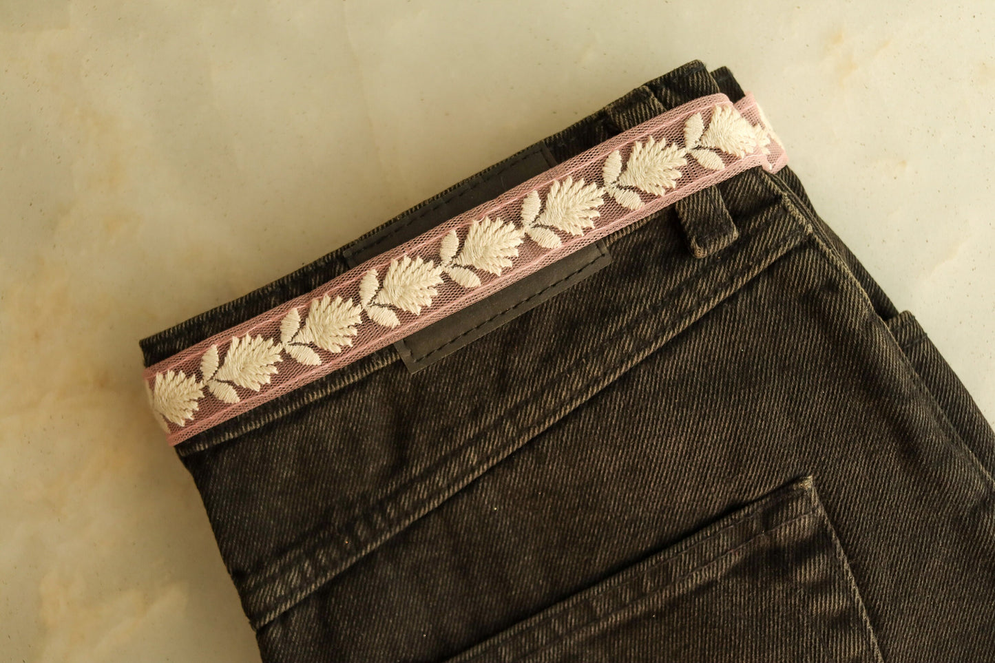 Pink White Floral Embroidered Trim,Indian Fabric Net Embroidered Border,Lucknowi Chikankari Lace,Pink White Saree Border,インド刺繍リボン,Price/mtr