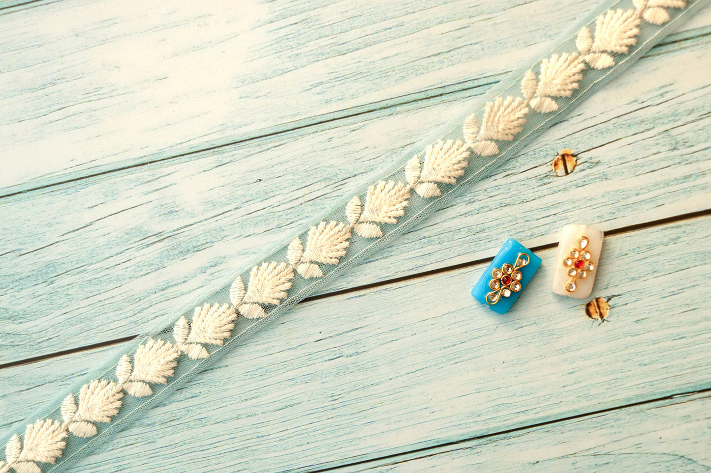 Blue White Floral Embroidered Trim,Indian Fabric Net Embroidered Border,Lucknowi Chikankari Lace,Blue White Saree Border,インド刺繍リボン,Price/mtr