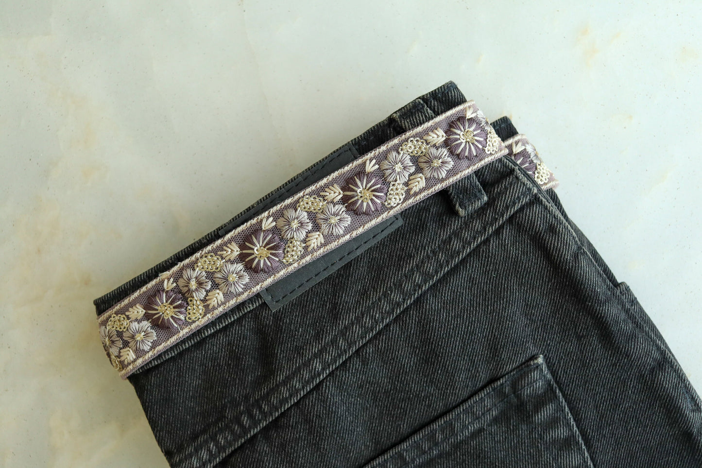 Taupe Lavender Floral Embroidered Trim, Earthy Rustic Border, Beige Ecru Net Lace, Indian Fabric Trim, Saree Border, インド刺繍リボン, Price/mtr