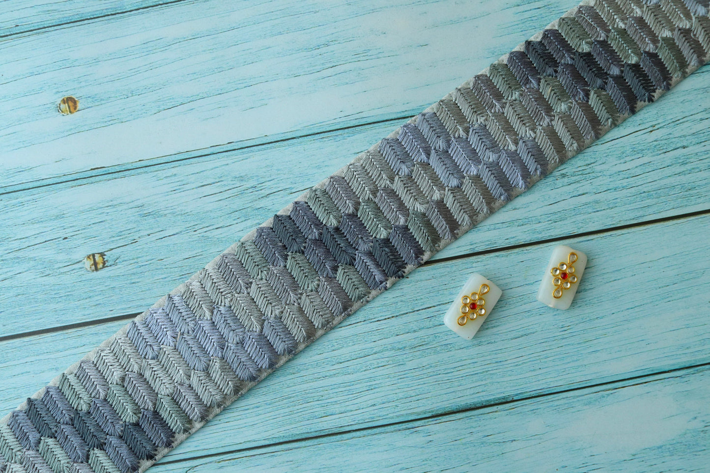 Boho Chevron Geometric Grey Trim, Embroidered Blue Lavender Grey Border, Indian Fabric Lace, Boho Saree Border, インド刺繍リボン, Price/mtr