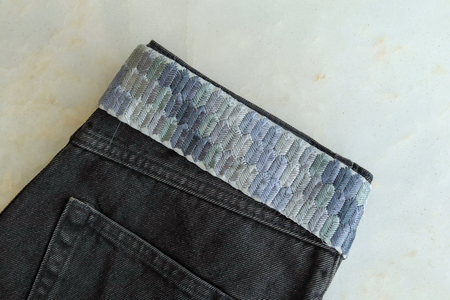 Boho Chevron Geometric Grey Trim, Embroidered Blue Lavender Grey Border, Indian Fabric Lace, Boho Saree Border, インド刺繍リボン, Price/mtr