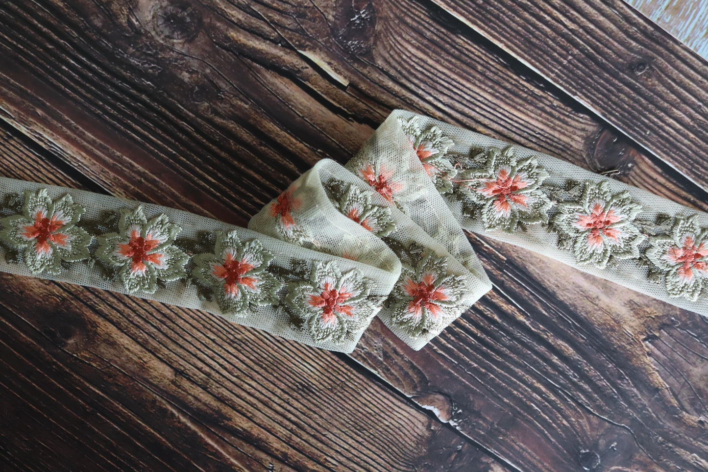 Green Peach Floral Embroidered Trim, Green Net Floral Border, Green Net Lace, Indian Fabric Trim, Floral Saree Border, インド刺繍リボン, Price/mtr
