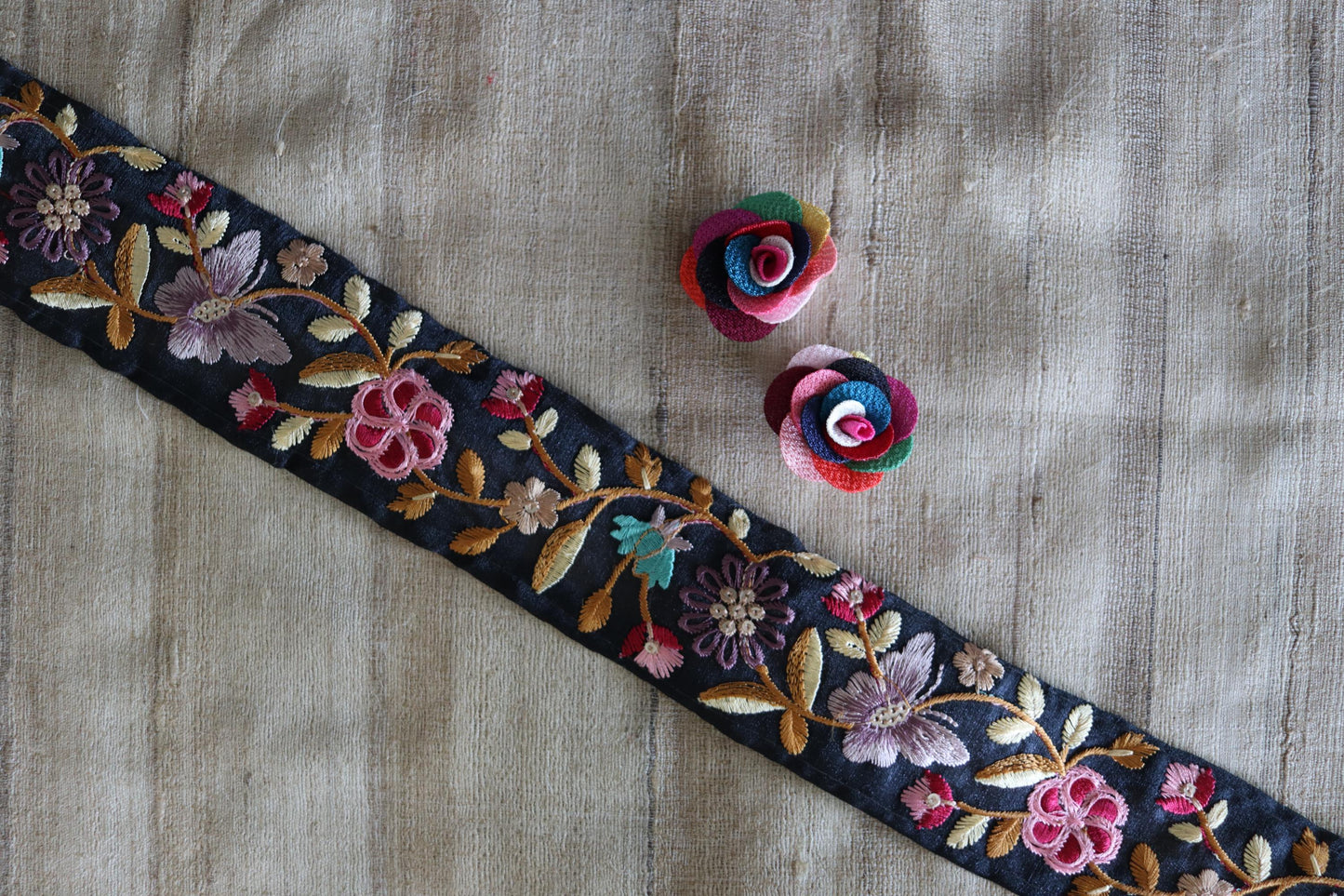 Black Pink Butterfly Floral Trim, Embroidered Floral Net Border, Black Lace, Indian Fabric Trim, Butterfly Saree Border, インド刺繍リボン, Price/mtr