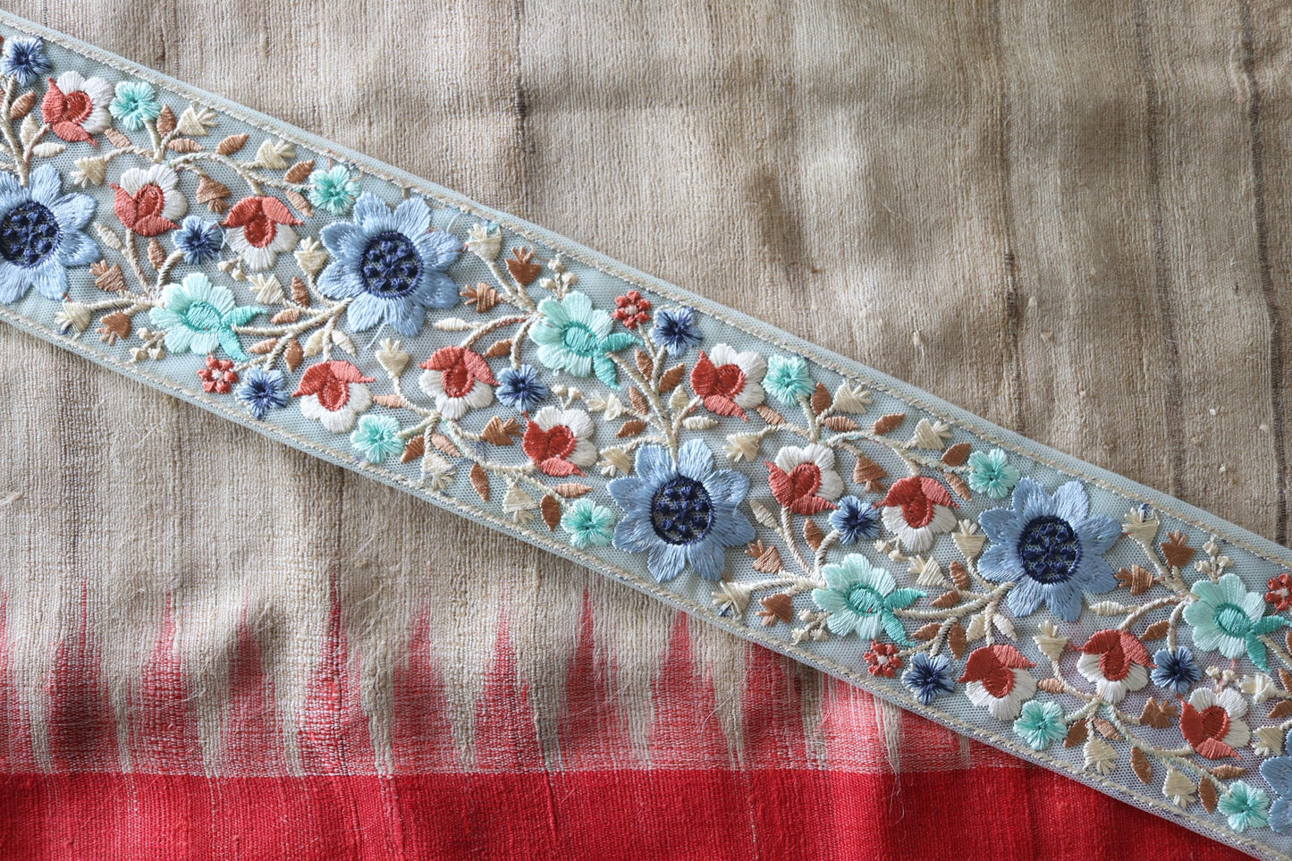 Blue White Floral Embroidered Trim, Pastel Net Floral Border, Blue Peach Net Lace, Indian Fabric Trim, Saree Border, インド刺繍リボン, Price/mtr