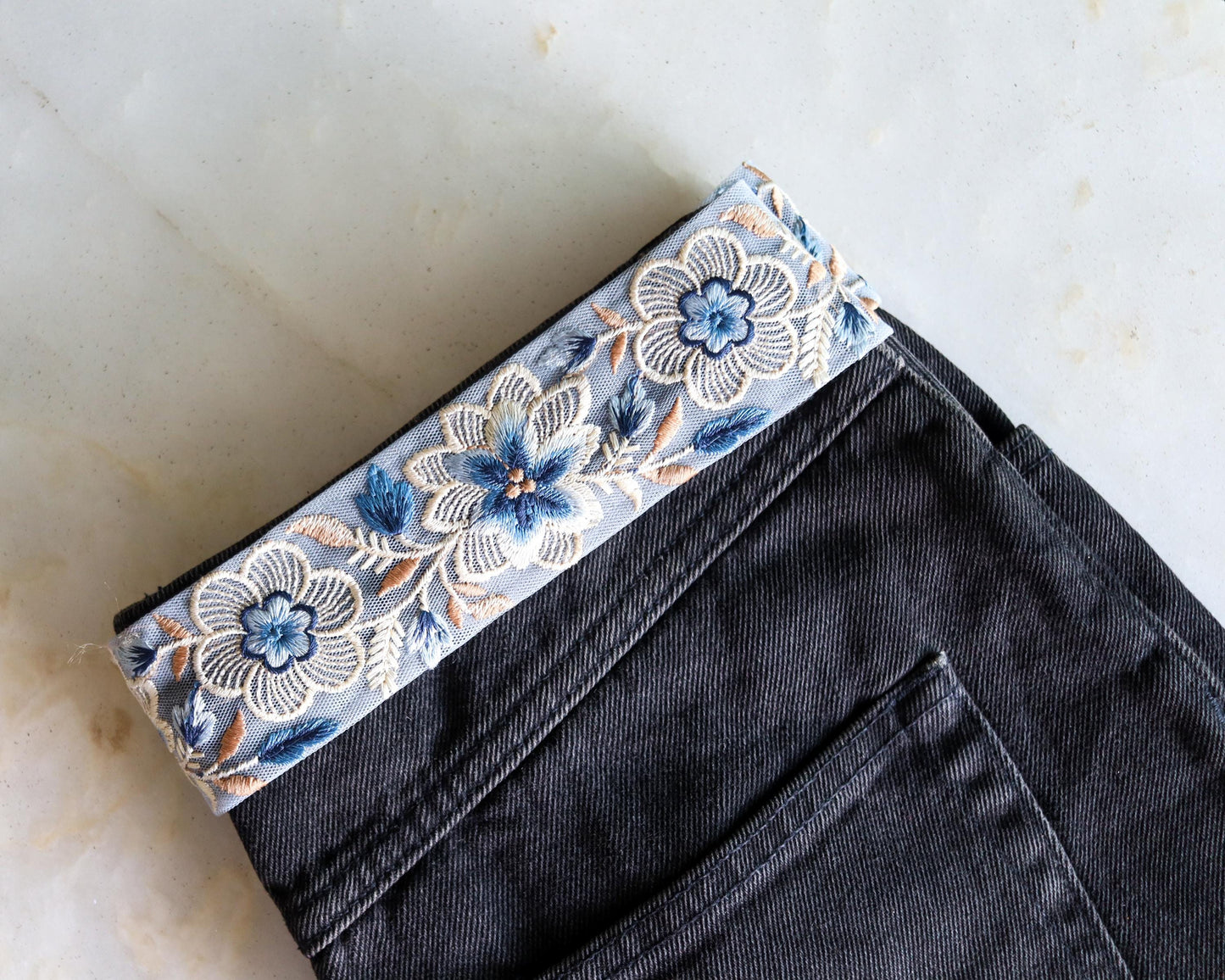 Blue White Floral Embroidered Trim, Pastel Net Floral Border, Blue Cream Net Lace, Indian Fabric Trim, Saree Border, インド刺繍リボン, Price/mtr