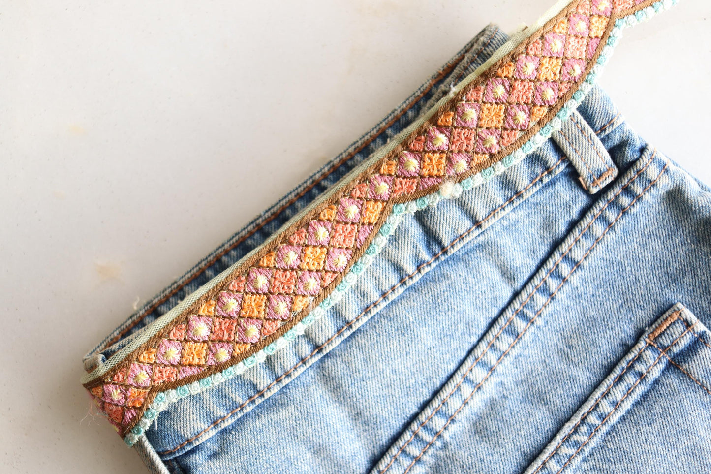 Floral Scallop Embroidered Net Trim, Pink Peach Green Border, Cutwork Floral Net Lace, Indian Fabric Trim, Saree Border, インド刺繍リボン, Price/mtr