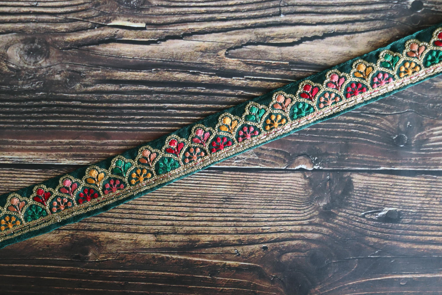 Green Gold Floral Embroidered Trim, Indian Fabric Embroidered Border, Green Multicolour Floral Lace, Saree Border, インド刺繍リボン, Price/mtr
