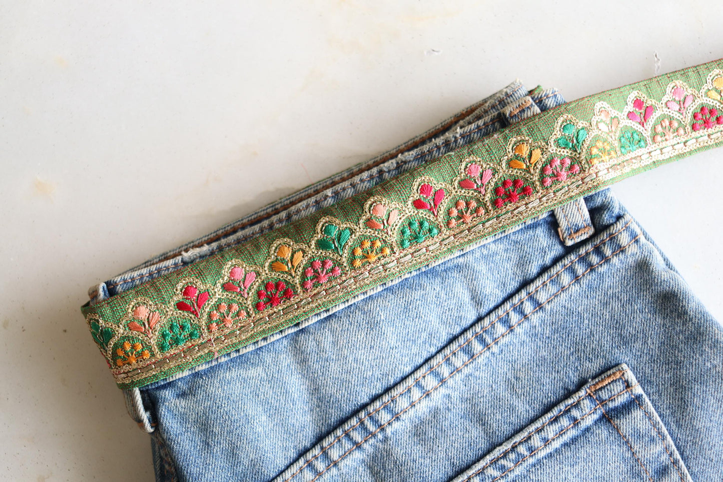 Green Gold Floral Embroidered Trim, Indian Fabric Embroidered Border, Green Multicolour Floral Lace, Saree Border, インド刺繍リボン, Price/mtr