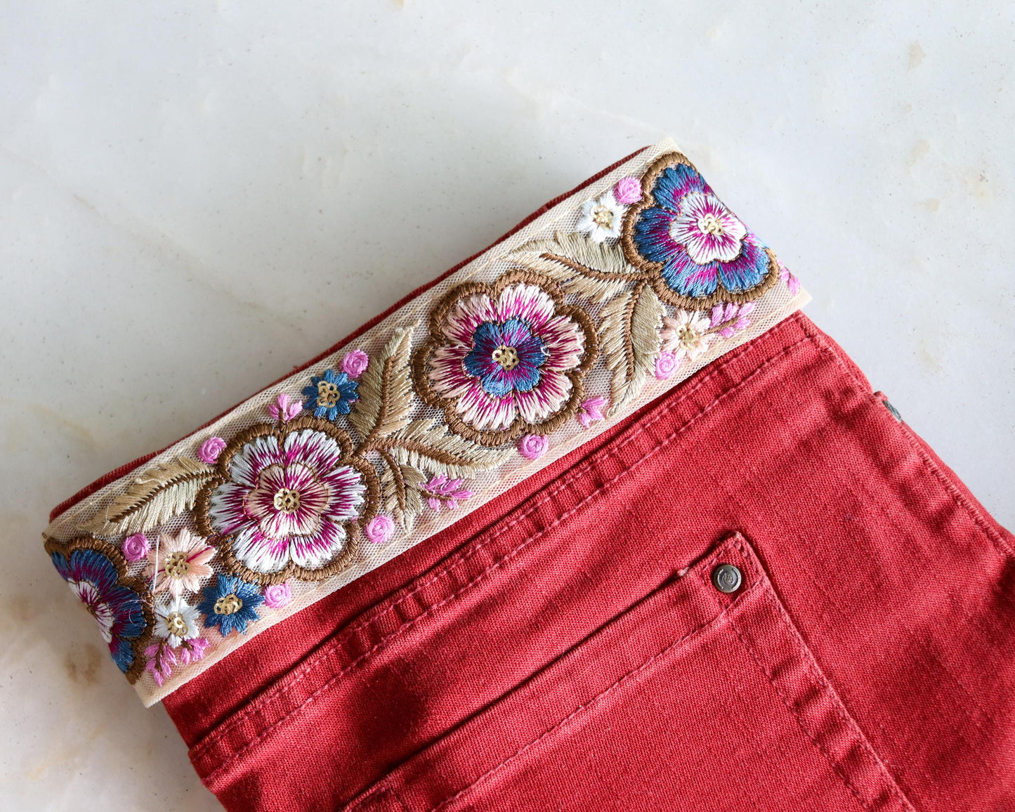 Beige Pink Floral Embroidered Trim, Indian Fabric Embroidered Border, Parsi Embroidery Lace, Blue Pink Saree Border, インド刺繍リボン, Price/mtr,
